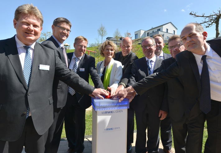 Rheinland-Pfalz: Intelligentes Stromnetz steuert und überwacht Ortsversorgung in der Gemeinde Wincheringen / RWE nimmt Steuereinheit Smart Operator in Betrieb