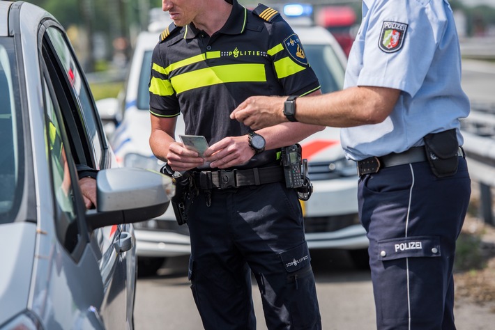 BPOL-BadBentheim: Grenzüberschreitendes Polizeiteam vollstreckt Haftbefehl / Ohne Fahrerlaubnis unterwegs