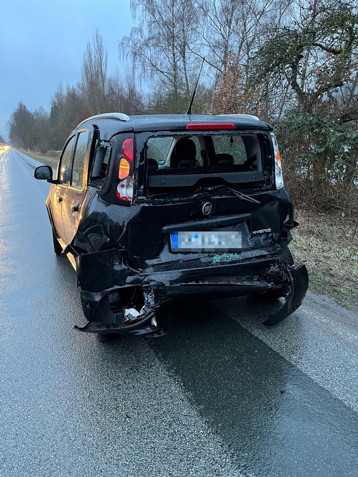 POL-HX: Unfall mit Bus nach missglücktem Wendemanöver