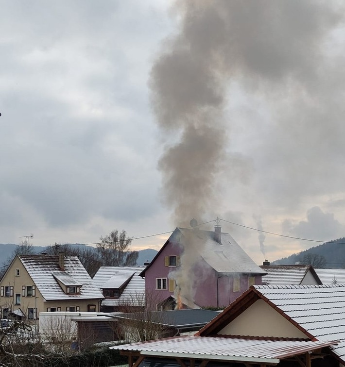FW Stockach: Mülleimer-/Garagenbrand