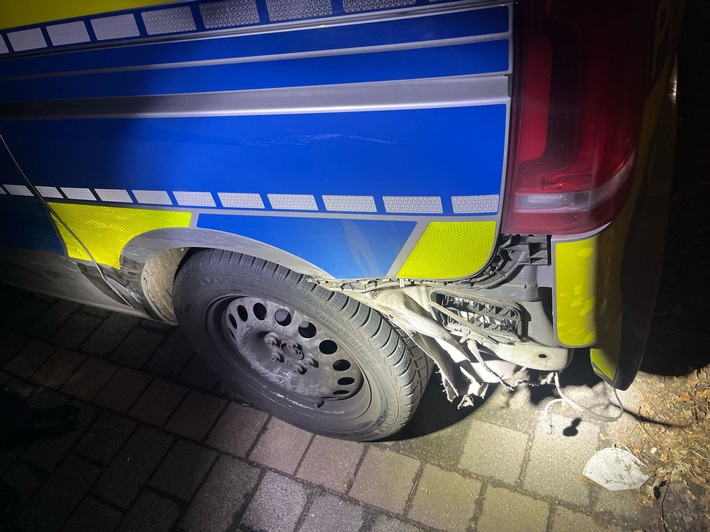 POL-MK: VW Fahrer kollidiert mit Streifenwagen nach Sekundenschlaf