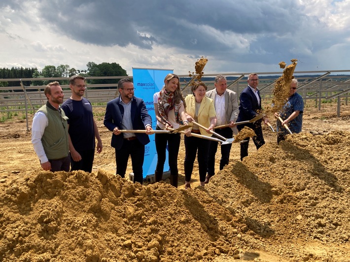 MaxSolar: Spatenstich für 76-MWp-Photovoltaik-Solarpark in Amerdingen