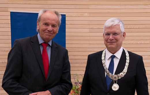 Prof. Dr. Heinz Breer erhält Ehrennadel für herausragende Verdienste