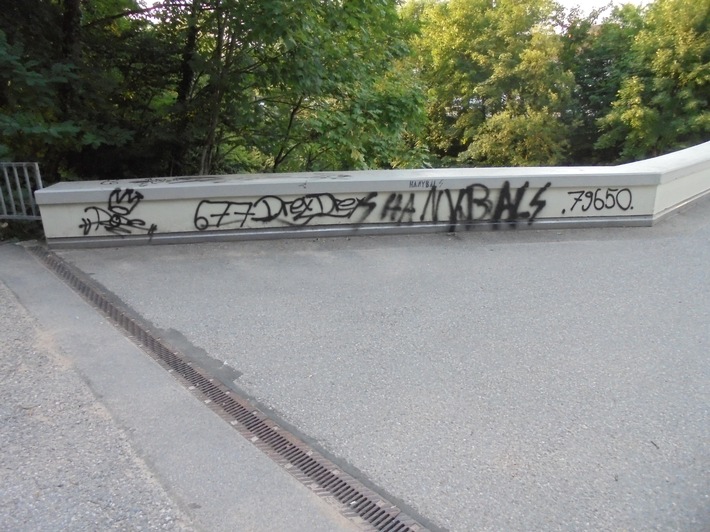 POL-FR: Schopfheim: Schmierereien an der Entegastbrücke - Zeugensuche