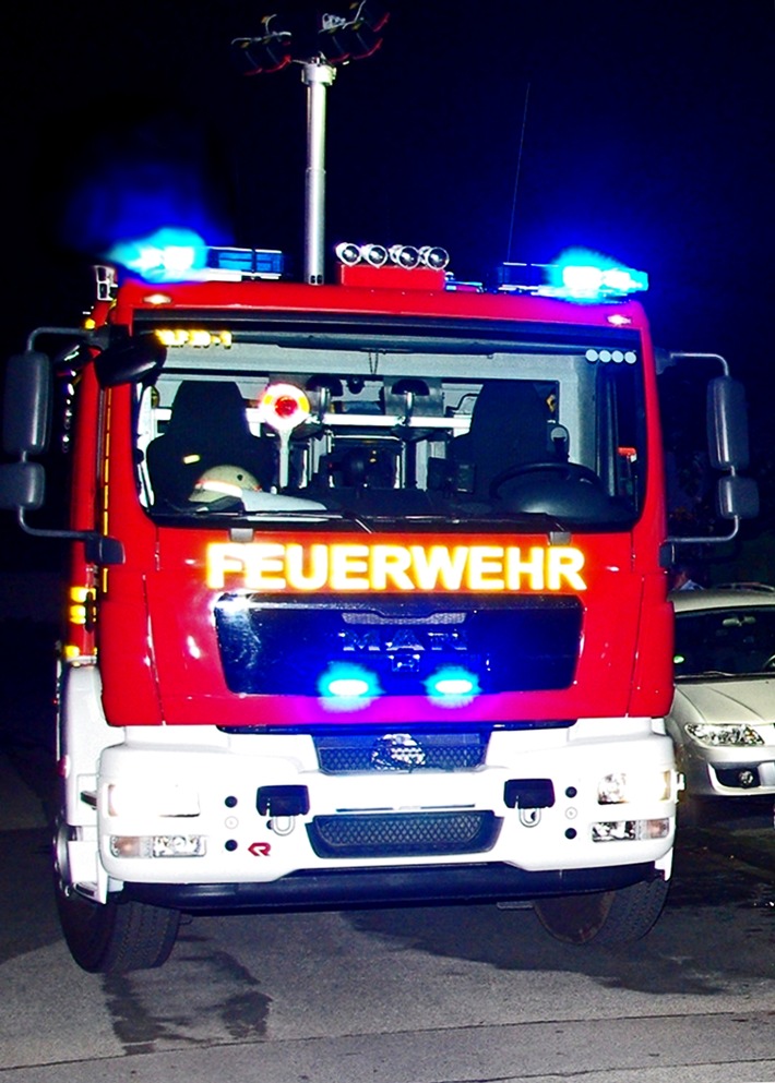 POL-ME: Containerbrand an Schule: Brandstiftung nicht ausgeschlossen - Velbert - 1904134