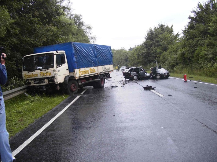 POL-MFR: (1149) Zwei junge Männer bei Verkehrsunfall getötet - 
hier: Bildveröffentlichung