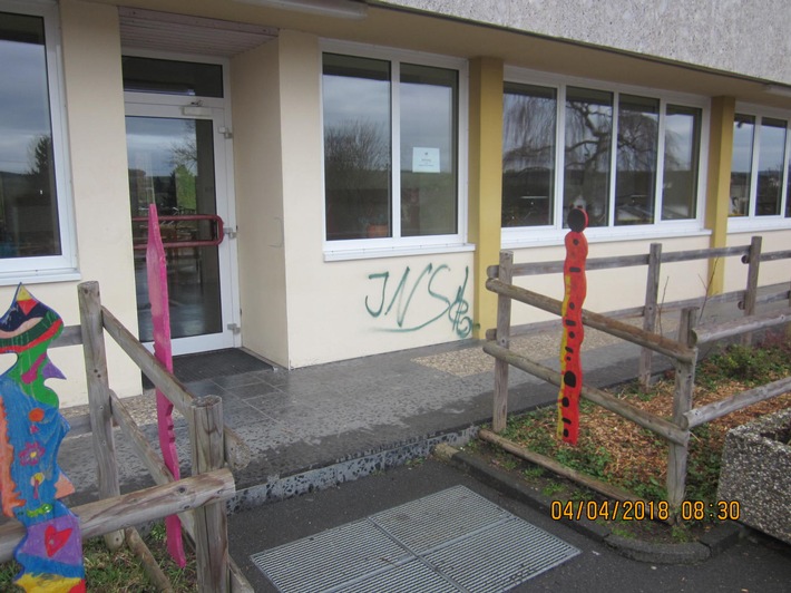 POL-PDMT: Miehlen - Einbruch und Graffiti-Sprüherei in der Mühlbach-Schule