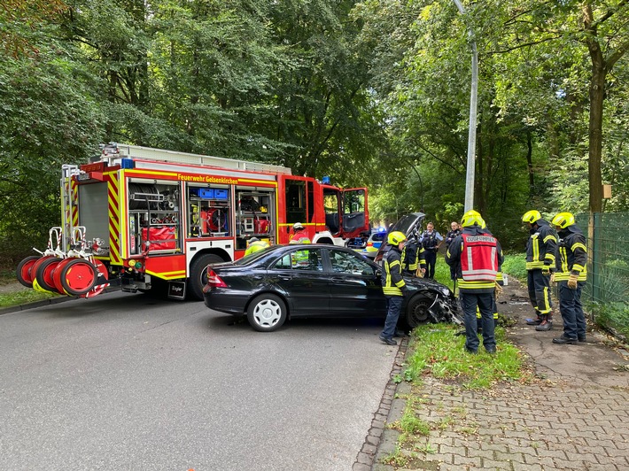 FW-GE: Verkehrsunfall auf der Nienkampstraße in Gelsenkirchen-Scholven fordert eine leichtverletzte Person