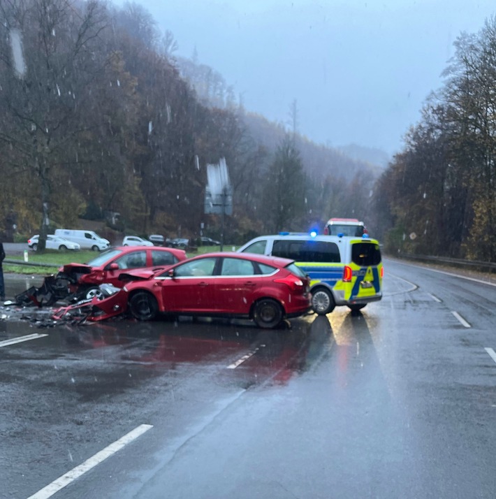 POL-GM: Unfall beim Abbiegen fordert eine verletzte Person