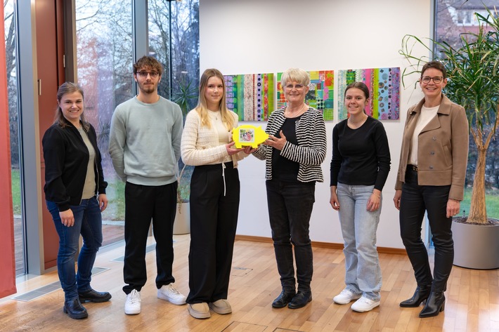 Auszubildende der Koehler-Gruppe starteten Kuchenaktion für guten Zweck