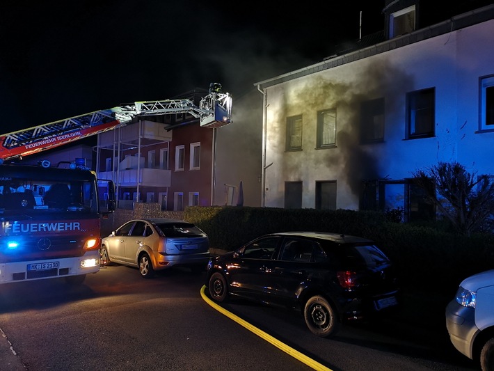 FW-MK: Wohnungsbrand an der Weidenstraße