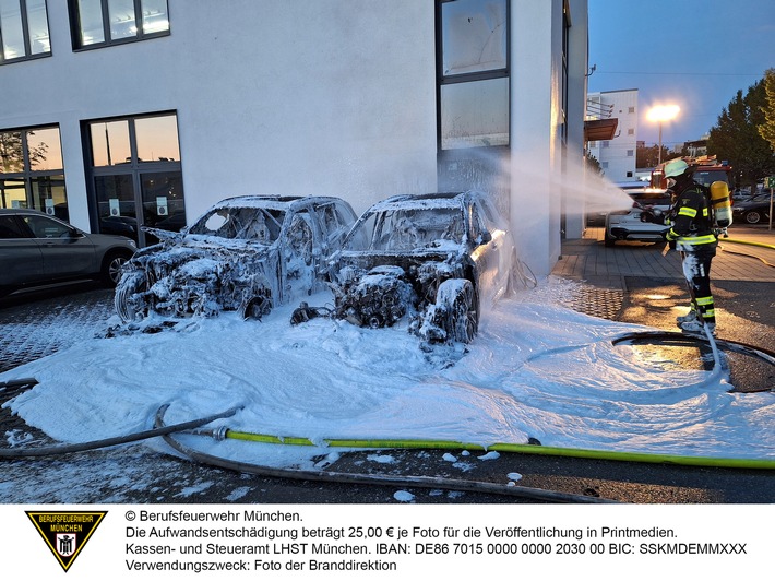 FW-M: Zwei gebrauchte BMW ausgebrannt (Westend)