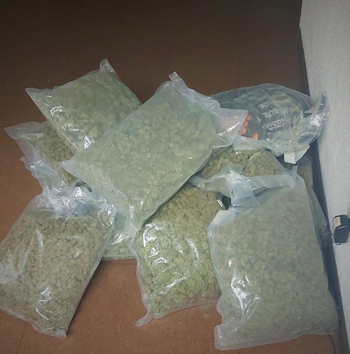 POL-NE: Polizei stellt zwölf Kilo Cannabis bei Verkehrskontrolle sicher