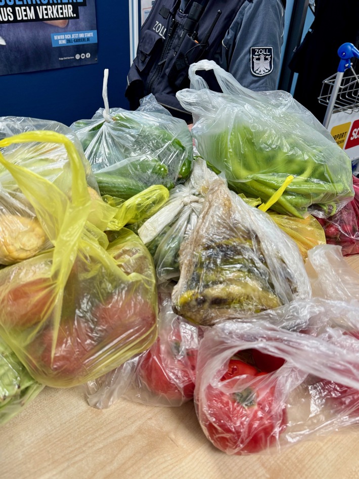 HZA-SB: Verbotener Gemüsegarten im Gepäck; Saarbrücker ZOLL findet 29 Kilogramm Lebensmittel im Koffer