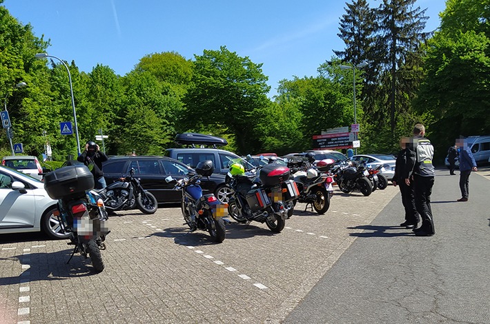 POL-ST: Kreis Steinfurt, Kaffee statt Knöllchen ... war das Motto an diesem Wochenende in Tecklenburg auf dem Parkplatz "Münsterlandblick"