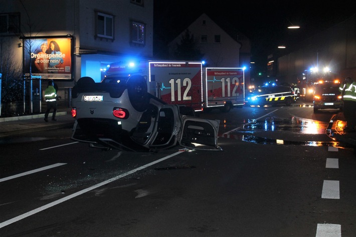 POL-SI: Pkw landet nach Unfall auf dem Dach - beide Insassen sind verletzt -#polsiwi