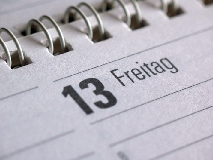 Unglückszahlen & Aberglaube im Straßenverkehr / ADAC erklärt, was es mit Freitag dem 13. auf sich hat