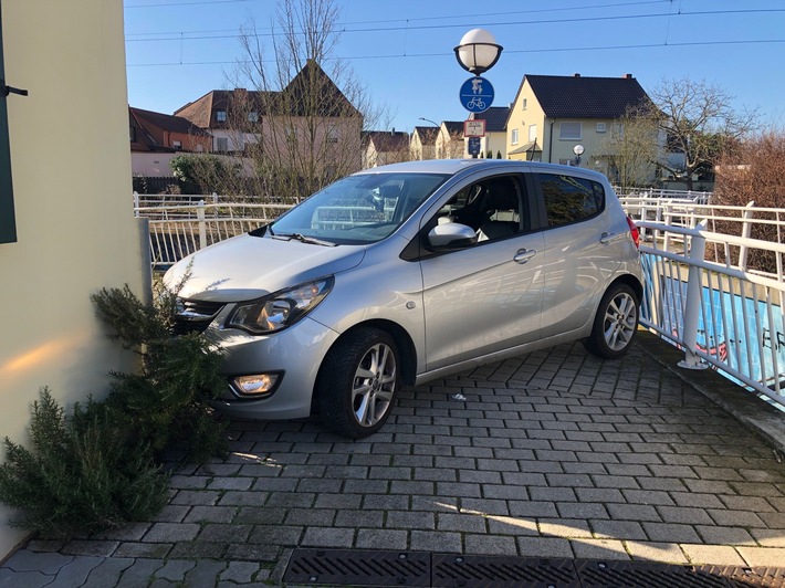 POL-PDLU: (Schifferstadt) Autofahrt endet verkeilt in Unterführung