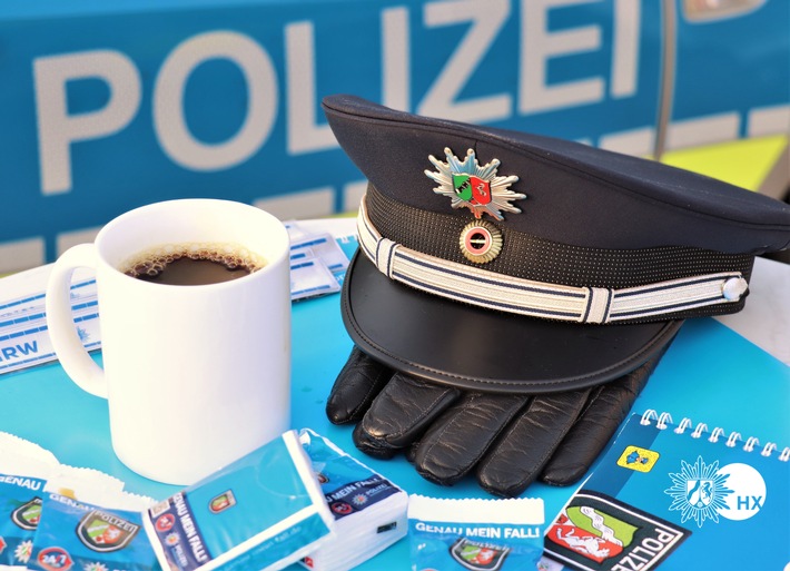 POL-HX: &quot;Coffee with a cop&quot; - Kaffee mit der Polizei in der Höxteraner Innenstadt