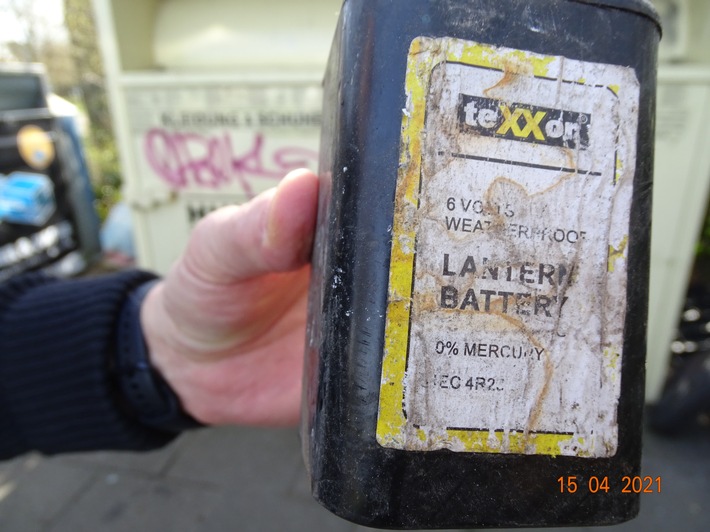 POL-SE: Pinneberg - Entsorgung von Batterien - Polizei sucht Zeugen