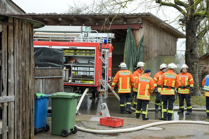 KFV-CW: Dachstuhlbrand von Feuerwehr schnell unter Kontrolle - 
Geringer Sachschaden - Keine Verletzten