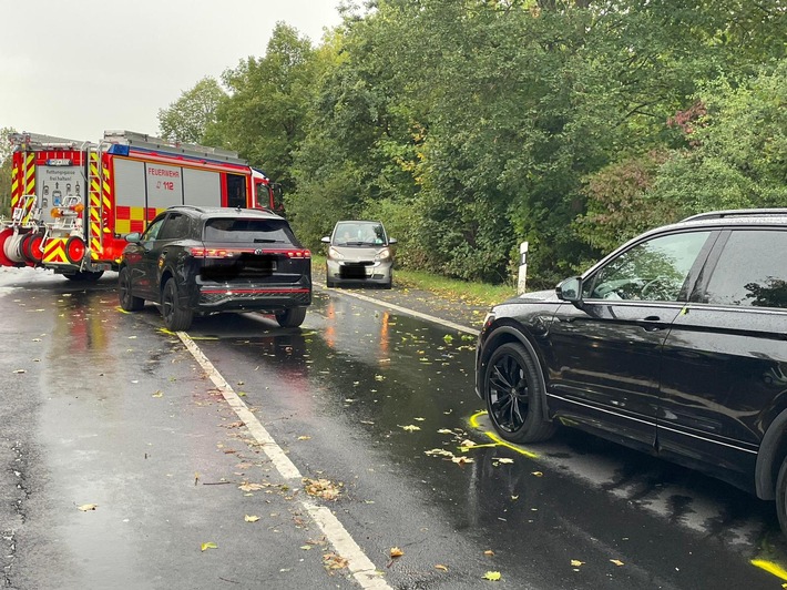 FW Bergheim: Verkehrsunfall mit Verletzten in Bergheim-Kenten Einsatzreicher Tag der Feuerwehr Bergheim