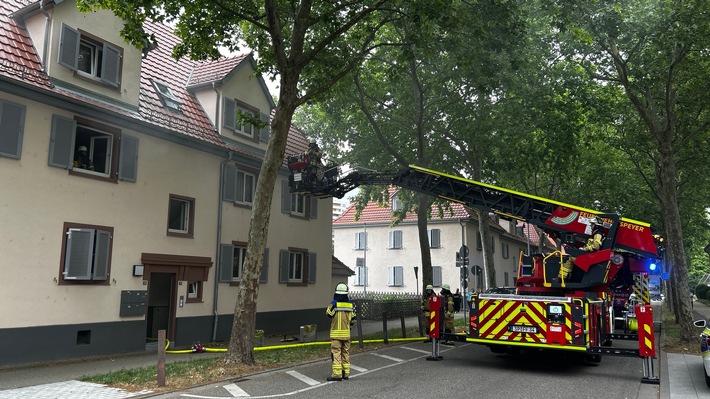 FW Speyer: Wohnungsbrand - eine Person leicht verletzt