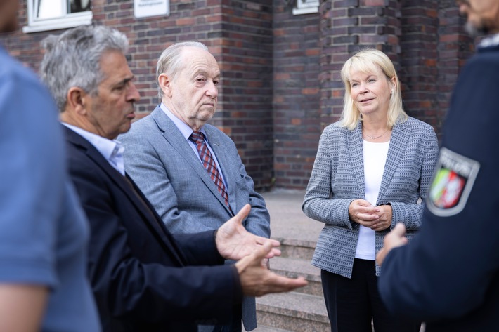 POL-RE: Recklinghausen: Nachbarschaftstreffen mit Ausstellungsbesuch - Jüdische Kultusgemeinde ist im Polizeipräsidium zu Gast