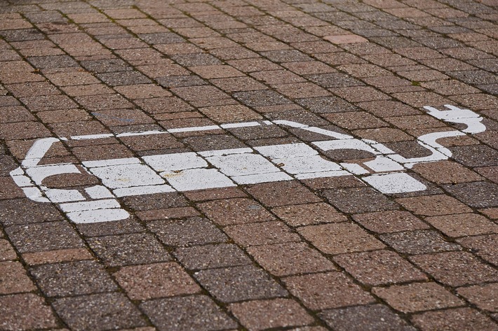 E-Mobilität Lüneburg Weststadt - Elektro Burmester steht für Leistung auf höchsten Niveau / Weiterer Text über ots und www.presseportal.de/nr/154031 / Die Verwendung dieses Bildes ist für redaktionelle Zwecke unter Beachtung ggf. genannter Nutzungsbedingungen honorarfrei. Veröffentlichung bitte mit Bildrechte-Hinweis.