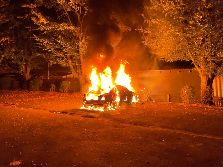 FW Lage: PKW Brand - 14.09.2022 - 3:19 Uhr
