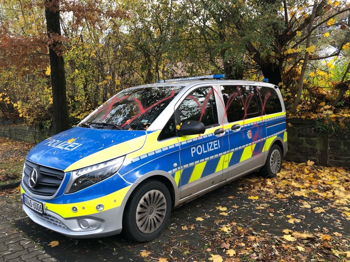 POL-ME: Streifenwagen beschmiert - Polizei ermittelt - Velbert - 2311064