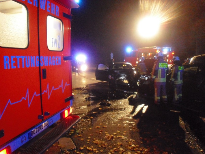 FW-BOT: Bottrop-Kirchhellen - Verkehrsunfall mit vier Verletzten