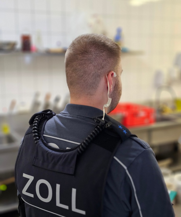 GZD: Zoll überprüft bundesweit Hotellerie und Gastronomie Schwerpunktprüfung gegen Schwarzarbeit und illegale Beschäftigung