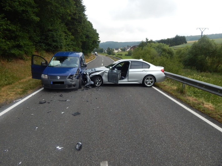 POL-PDMY: Verkehrsunfall mit Frontalzusammenstoß