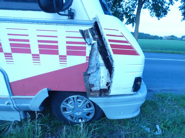 POL-CUX: Verkehrsunfall durch einen alkoholisierten Fahrzeugführer mit anschließendem unerlaubten Entfernen vom Unfallort