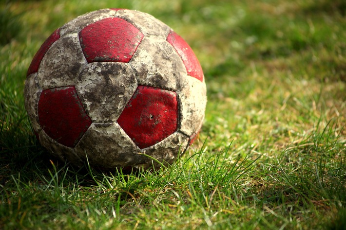POL-PPWP: Streit um einen Fußball eskaliert
