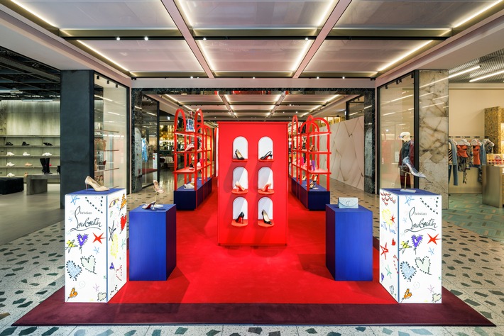 Die Schuhe mit der ikonischen roten Sohle neu im Christian Louboutin Pop-Up Store bei Globus Zürich Bahnhofstrasse
