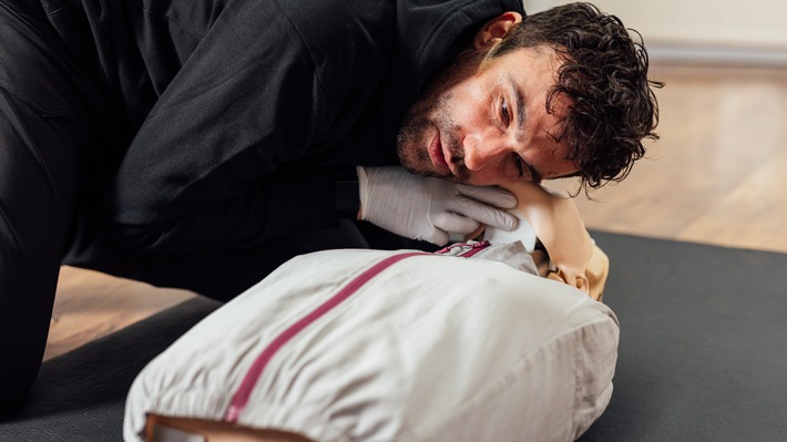 PRIMEROS Hannover: Warum moderne Erste-Hilfe-Kurse für den Führerschein heute praxisnäher sind