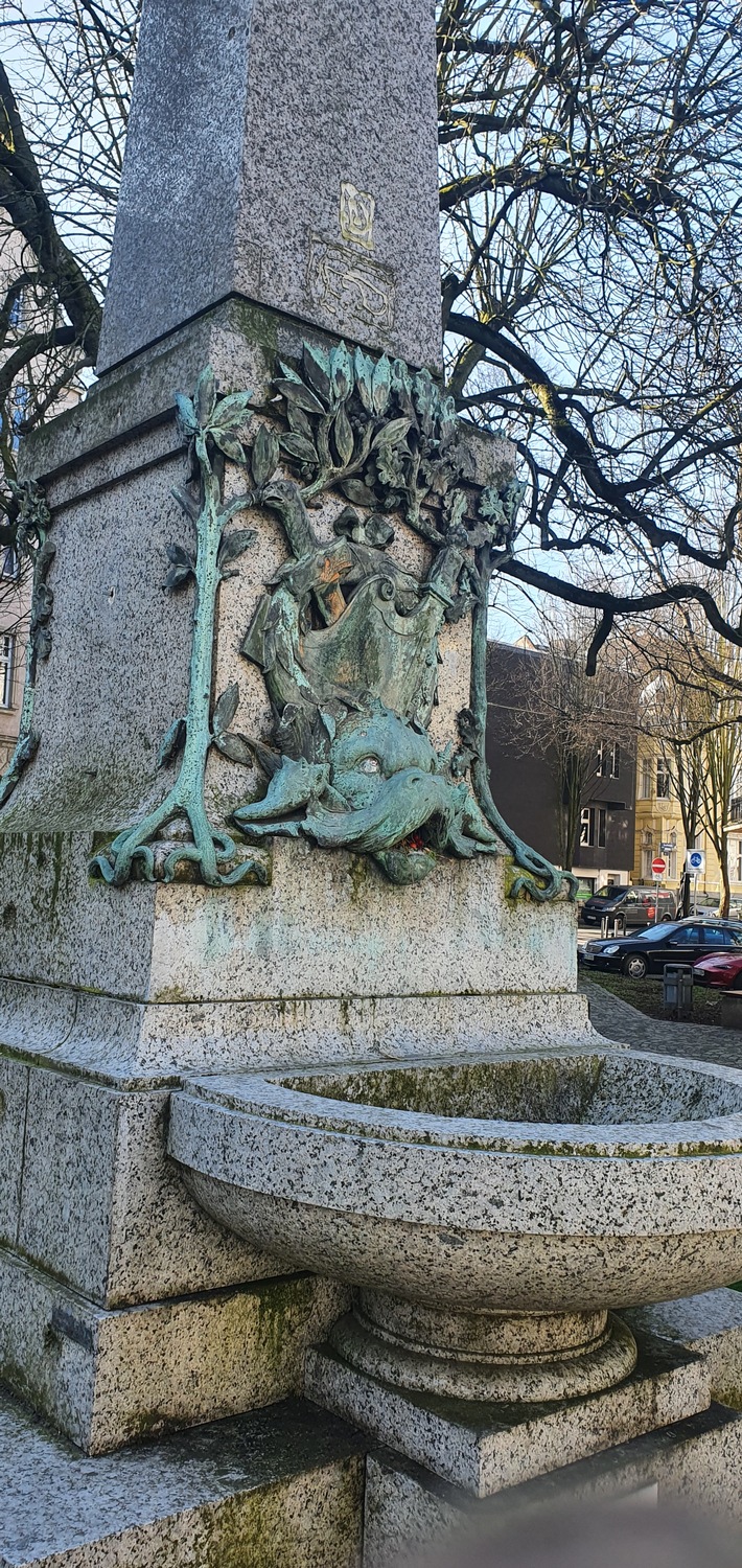POL-DO: Diebstahl einer Bronzeverzierung am Kaiserbrunnen in Dortmund: 15.000 Euro Schaden