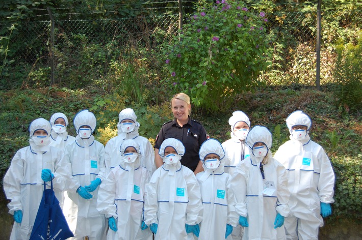 Die jungen "Ermittler" mit Sina Meier