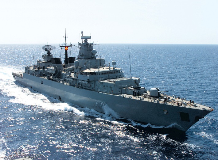 Fregatte &quot;Bayern&quot; wird Flaggschiff der Standing NATO Maritime Group 2
Flottillenadmiral Kähler übernimmt das Kommando (BILD)