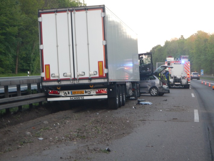 FW-MG: Verkehrsunfall auf BAB 61