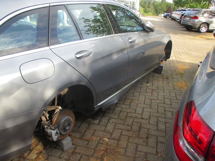 POL-EN: Sprockhövel- Vier Räder von Mercedes gestohlen