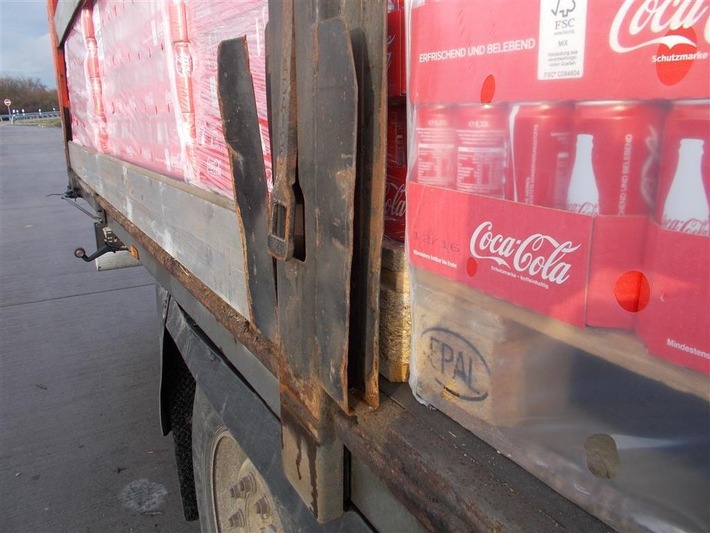 POL-PDNW: 25.000 kg Getränkedosen ohne Sicherung transportiert - Zentrale Verkehrsdienste kontrollieren auf BAB 61