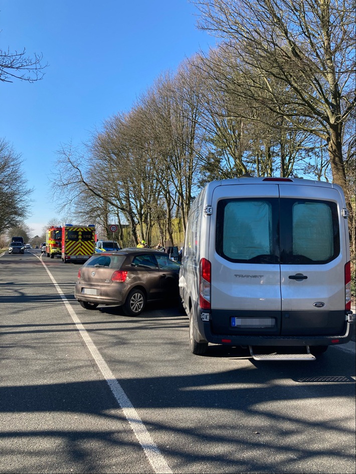 POL-ME: Zwei Personen bei Zusammenstoß im Gegenverkehr verletzt - Ratingen - 2203003