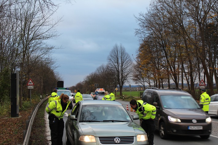 POL-HI: Ganzheitliche Kontrollen mit Einrichtung von Kontrollstellen an den Anschlussstellen der A7 am 23.11.2017  / Kontrollen im Bereich des PK Sarstedt