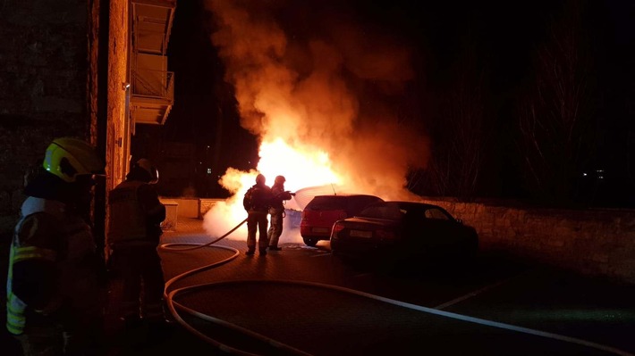 POL-PB: Polizei ermittelt nach Autobränden wegen Brandstiftung