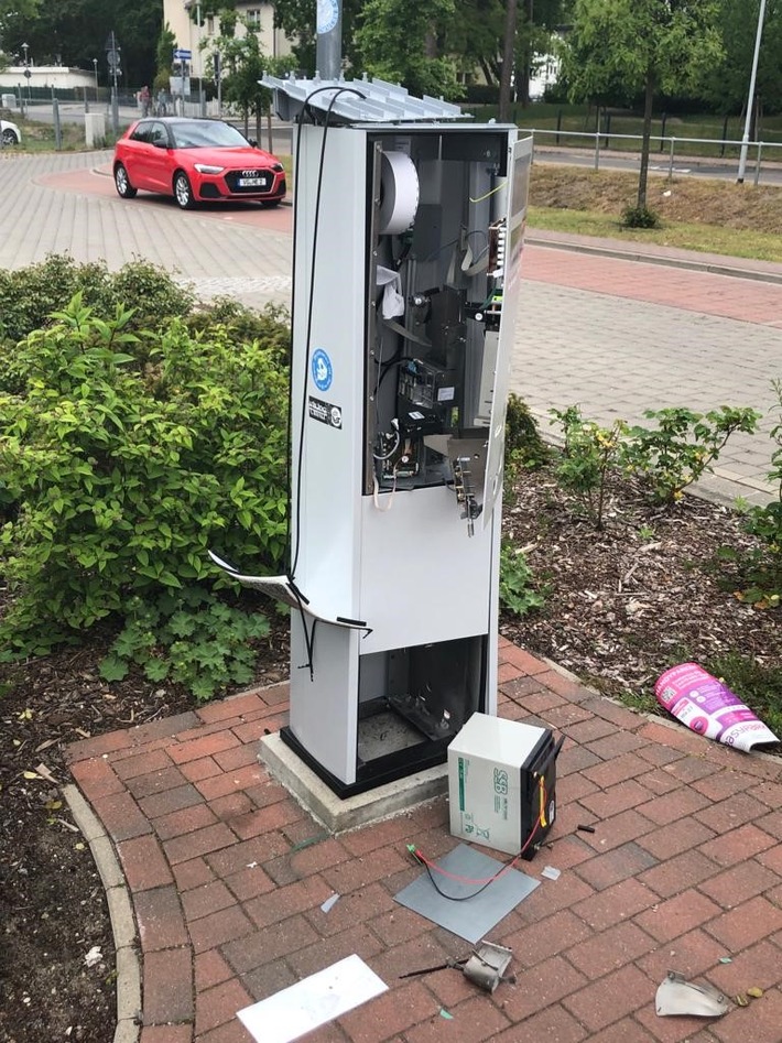 POL-ANK: Unbekannte sprengen Parkscheinautomaten in Zinnowitz