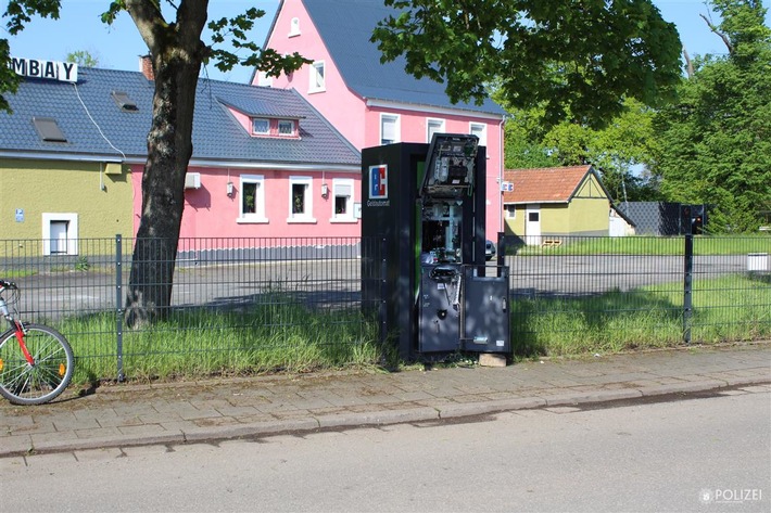 POL-PPWP: Geldautomat hält Aufbruchsversuch stand