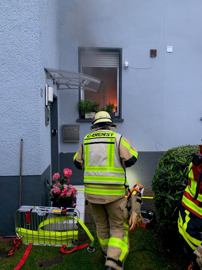 FW-GLA: Brennende Spülmaschine auf der Strickholtstraße - Feuerwehr verhindert Schlimmeres